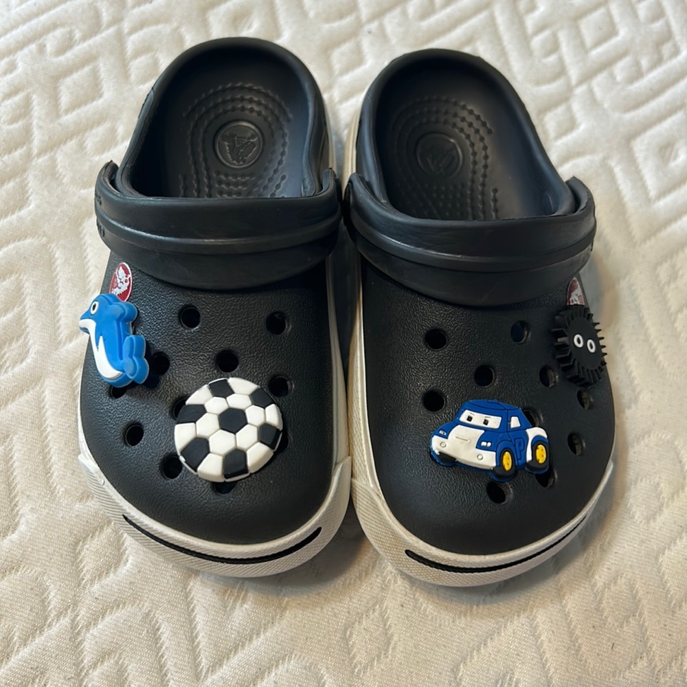 Black Crocs